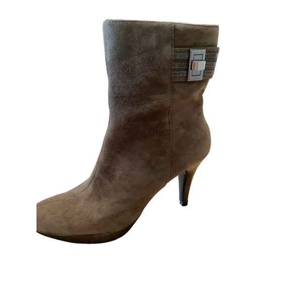 BANDOLINO “CALLUNA” SUEDE SIDE ZIP BOOTIES 7.5M NWOB - Picture 1 of 10